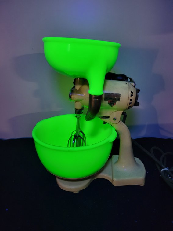 Sunbeam Mixmaster w/ Custard Glass Bowl & Juicer
