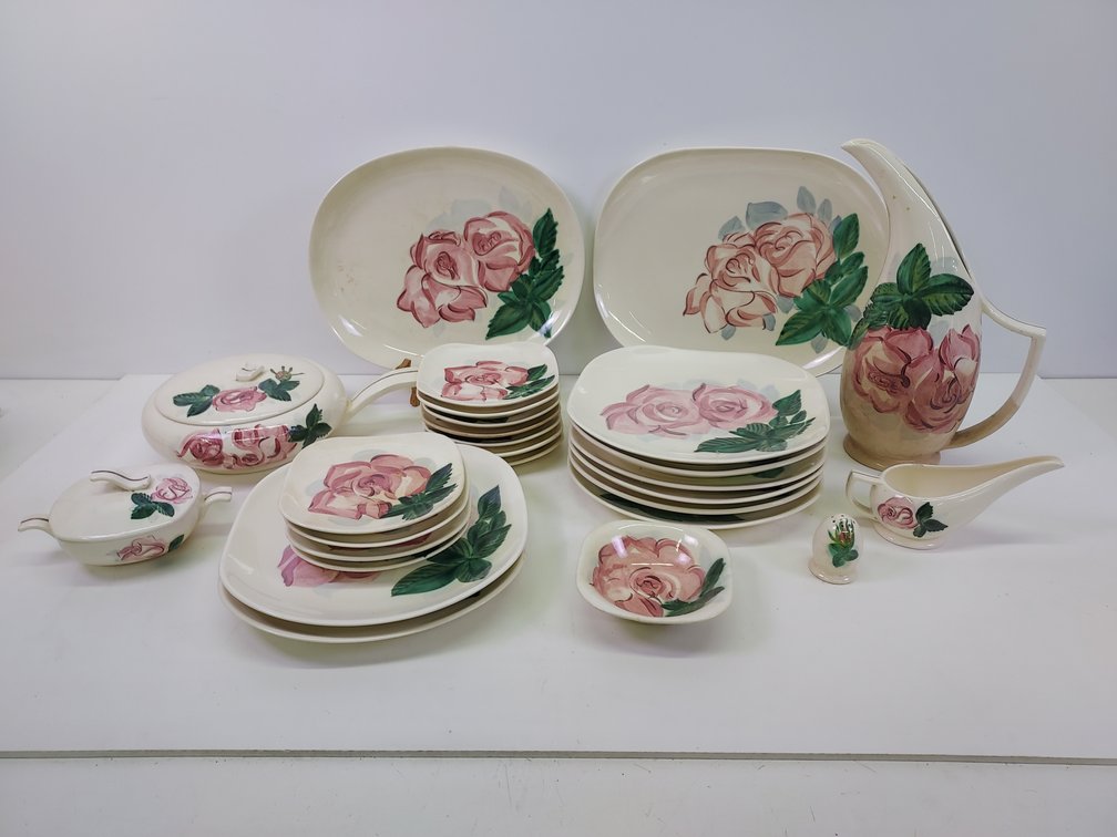 27-Piece Lexington Red Wing Dinnerware