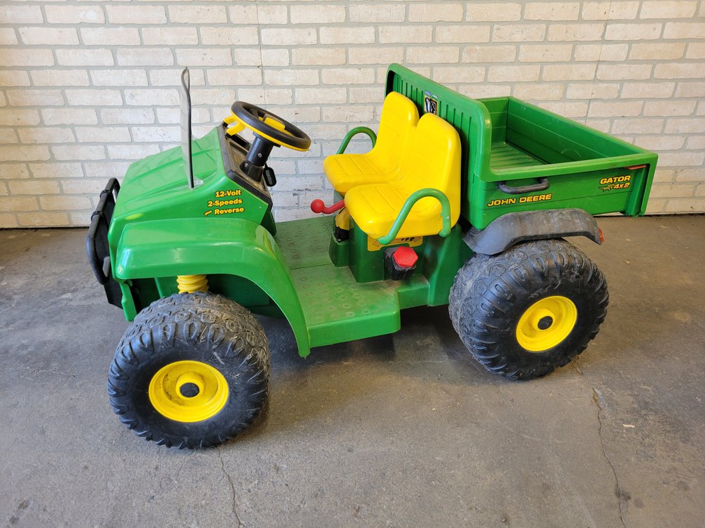 ERTL John Deere "Gator 4x2" 12V Electric ATV