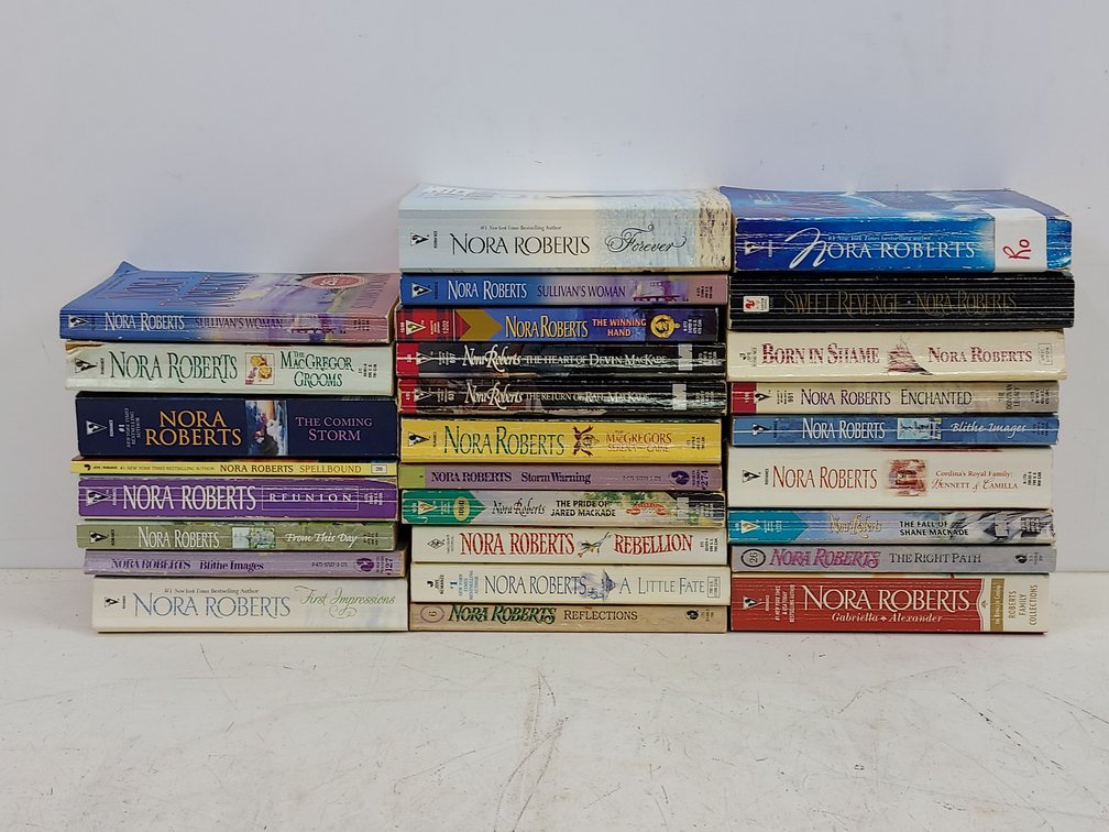 (28) Paperback Nora Roberts Books