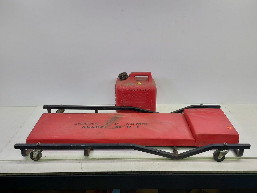 L&M Supply Creeper & 2-Gallon Gas Can