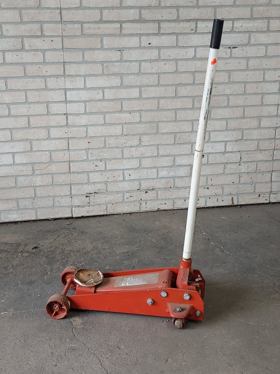 Central Hydraulics 3-Ton Floor Jack