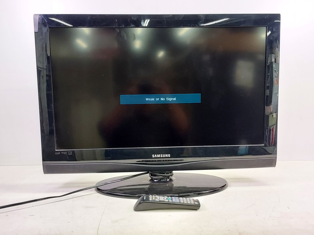 Samsung 32" 720p LCD HDTV with Remote
