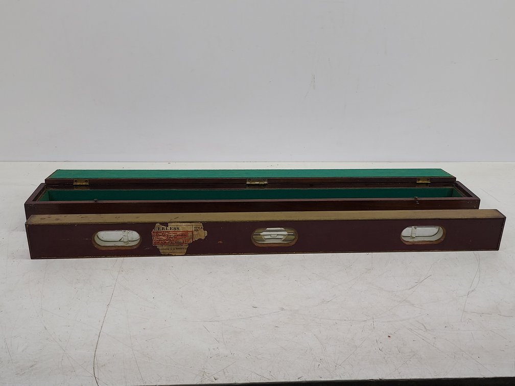 Vintage Peerless 28" Perfect Level in Case