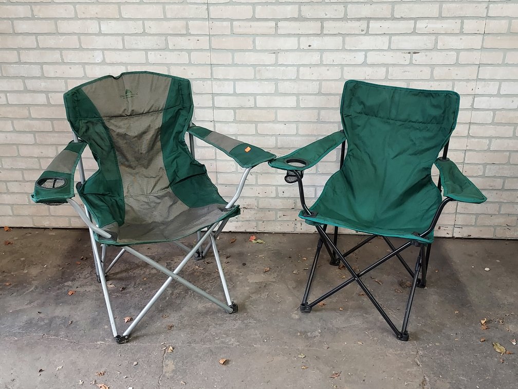 (2) Fold-Up Outdoor Chairs