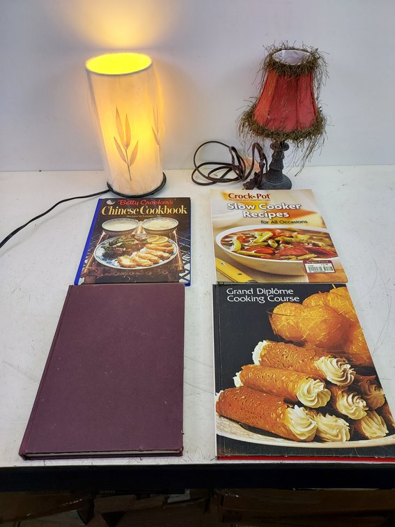 (2) Small Lamps & (4) Cookbooks