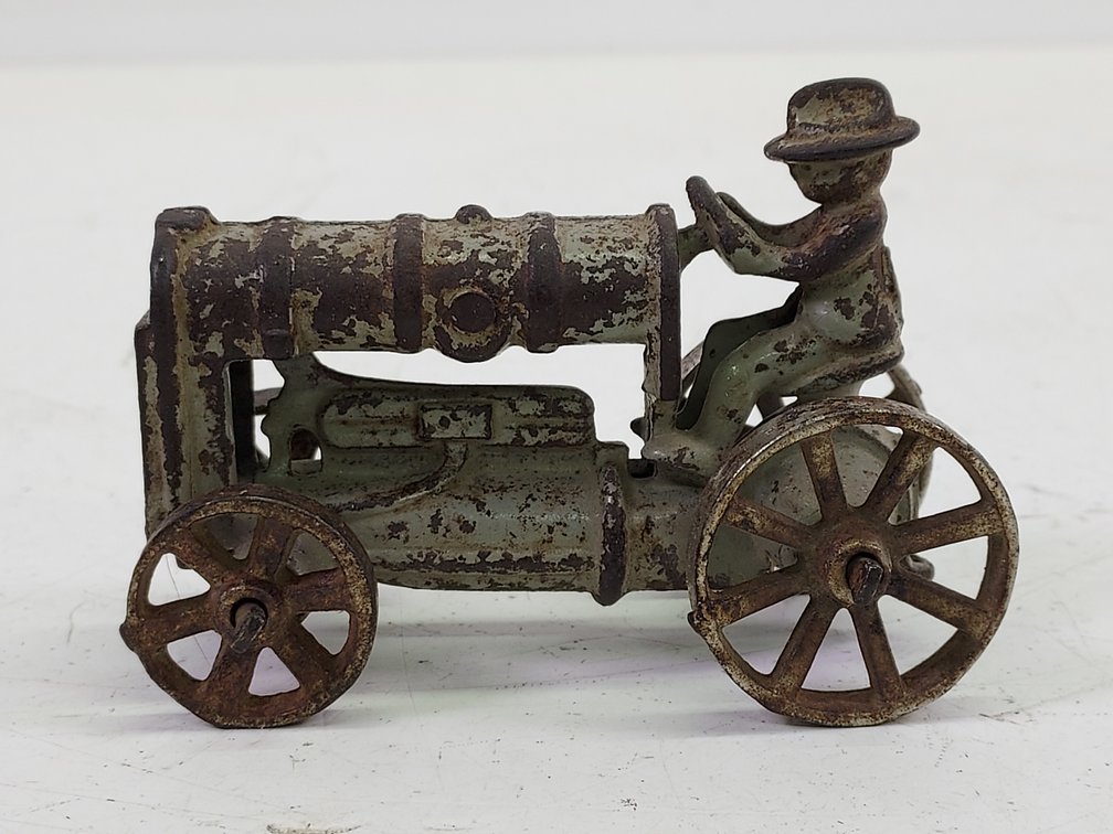 Vintage Arcade Cast Iron Fordson Tractor
