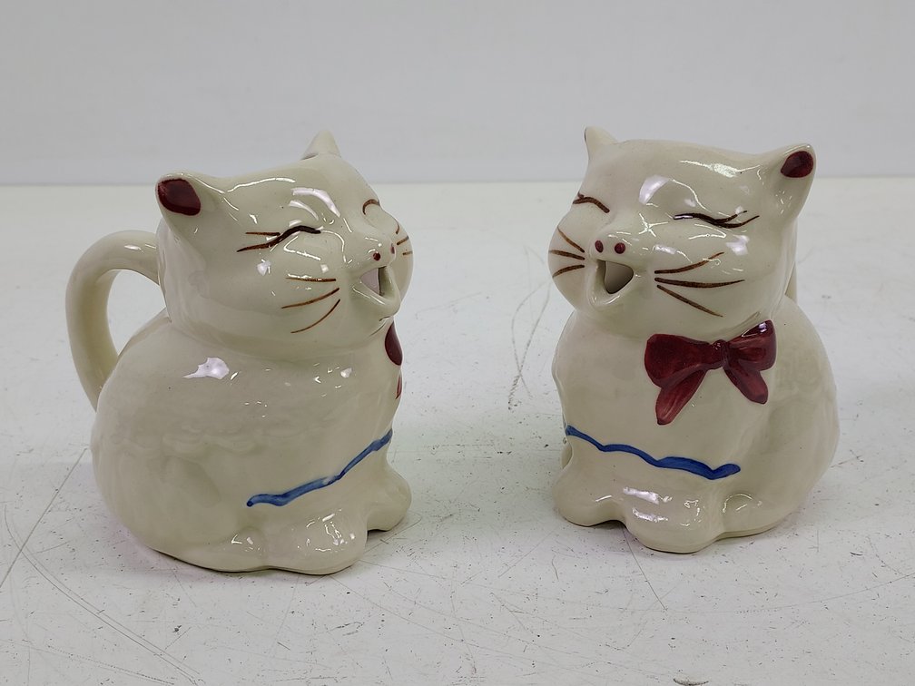 (2) Vintage Shawnee Puss'n Boots Ceramic Pitchers