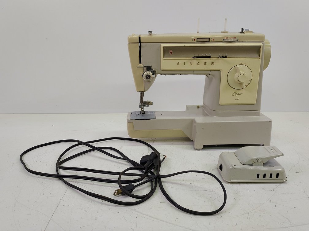 Vintage Singer Stylist 533 Sewing Machine