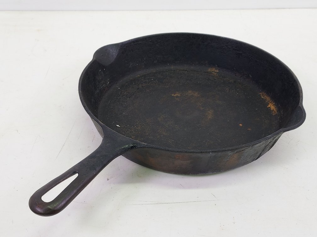 Vintage Griswold Cast Iron No. 8 Frying Pan