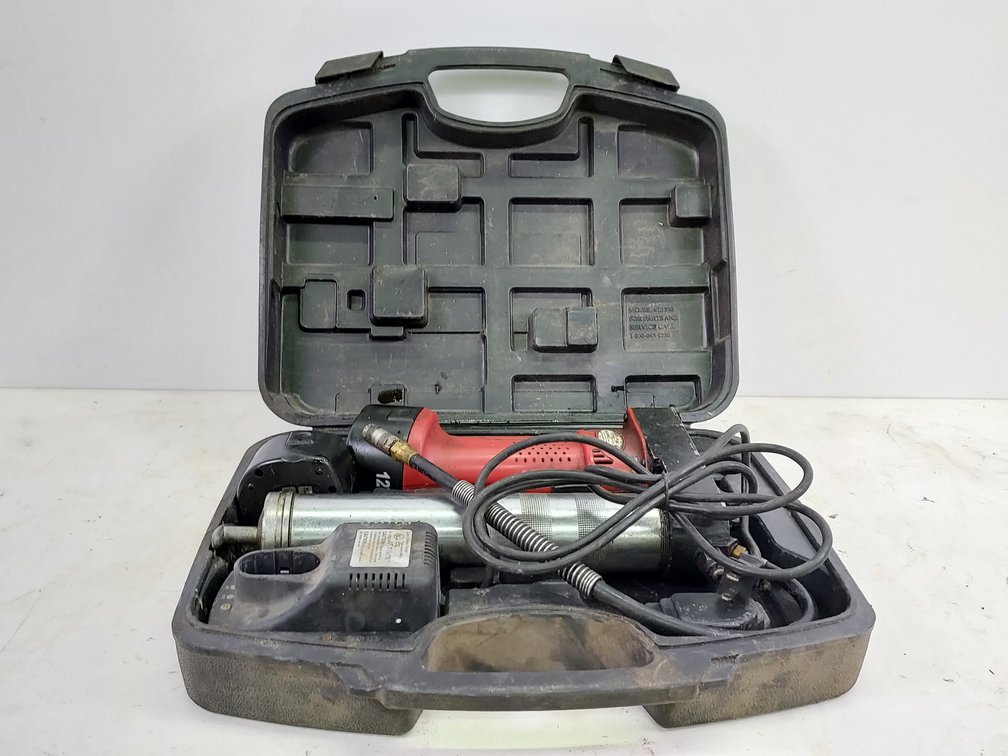 Legacy 12V Greaser With 2 Batteries & Charger