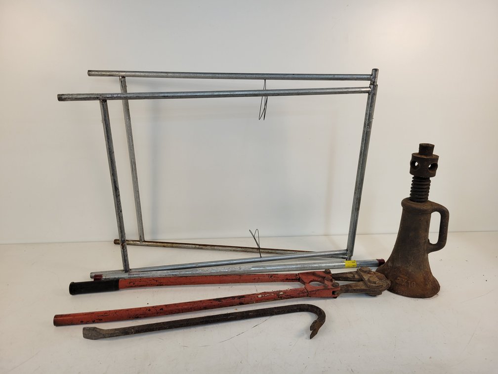 2x10 Screw Jack, Crow Bar, Metal Material Stand and More