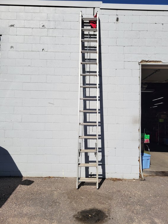 Werner 28' Aluminum Extension Ladder