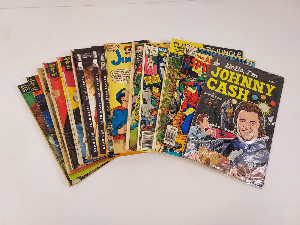 (21) Vintage Comic Books