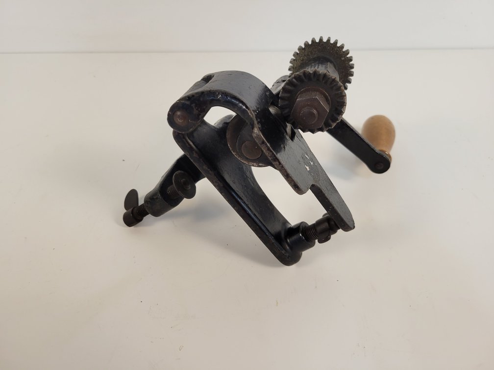 Cast Iron Button Pinking Machine