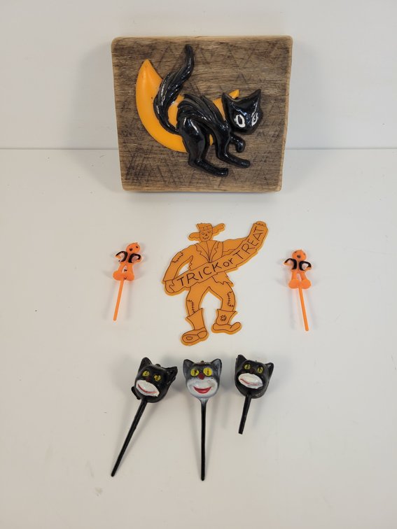 Vintage Halloween Plastic Party "Prizes" and Toothpicks