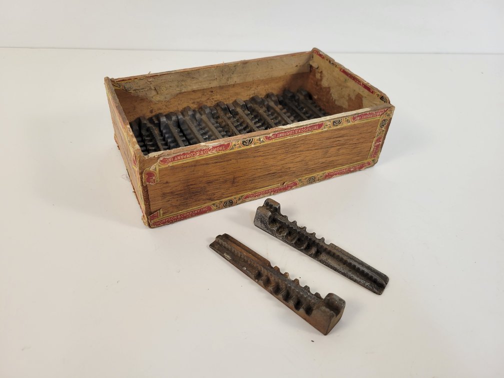 (24) Vintage Typesetting Quoins