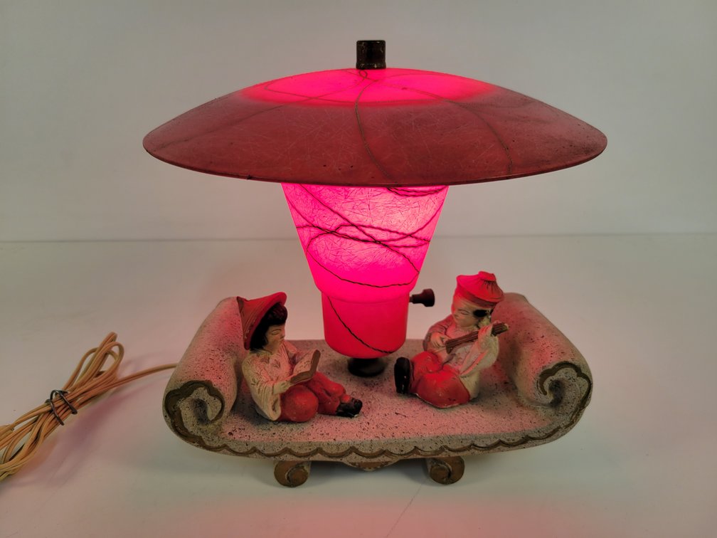 Mid-Century Chalkware Asian TV Lamp