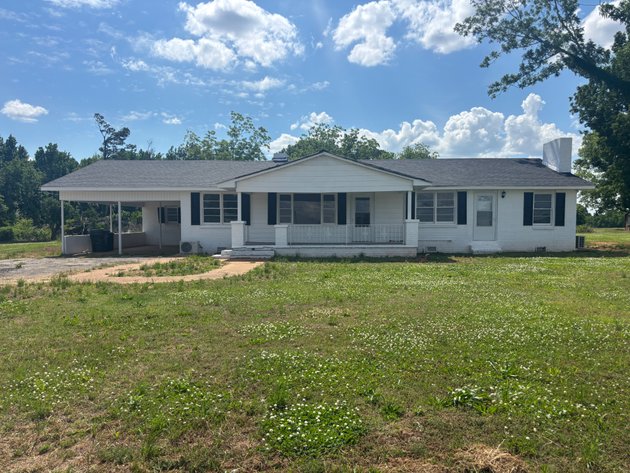 Image for Online Real Estate Auction! 4 BR, 2 BA Brick & Siding Home On 0.73 Acre+/- ~ Leighton, AL