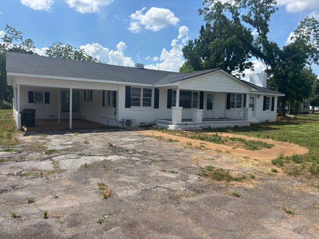 Image for Online Real Estate Auction! 4 BR, 2 BA Brick & Siding Home On 0.73 Acre+/- ~ Leighton, AL