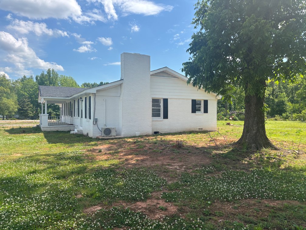 Image for Online Real Estate Auction! 4 BR, 2 BA Brick & Siding Home On 0.73 Acre+/- ~ Leighton, AL