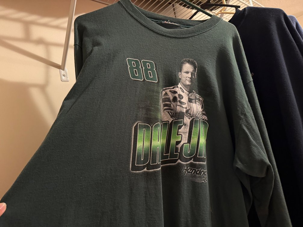 (3) XL and 2XL shirts and sweatshirts
