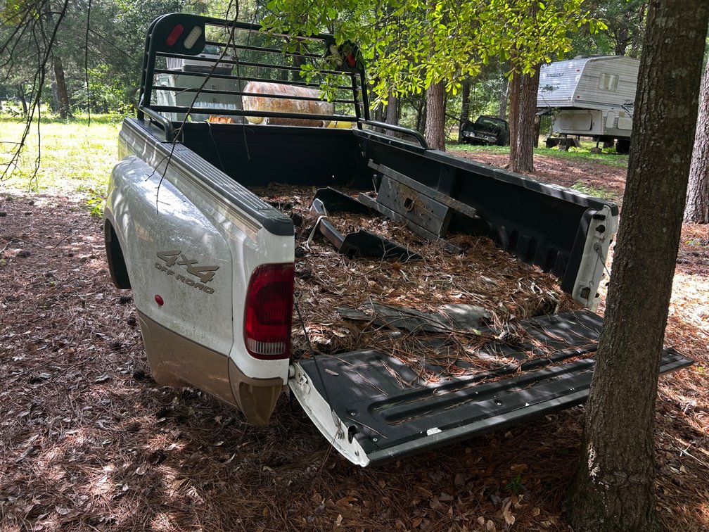 Ford 4x4 offroad truck bed