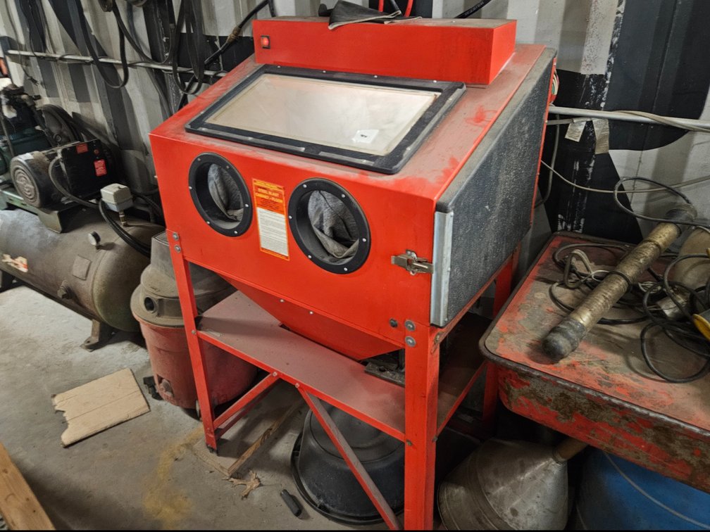 Steel blast cabinet