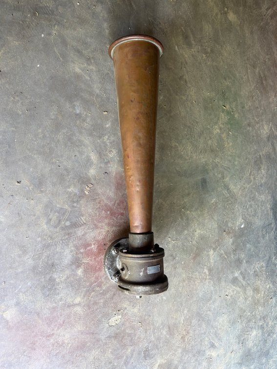 Brass horn