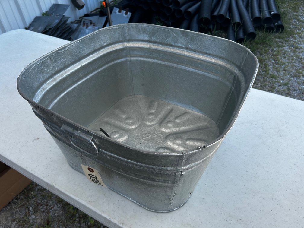 Metal tub
