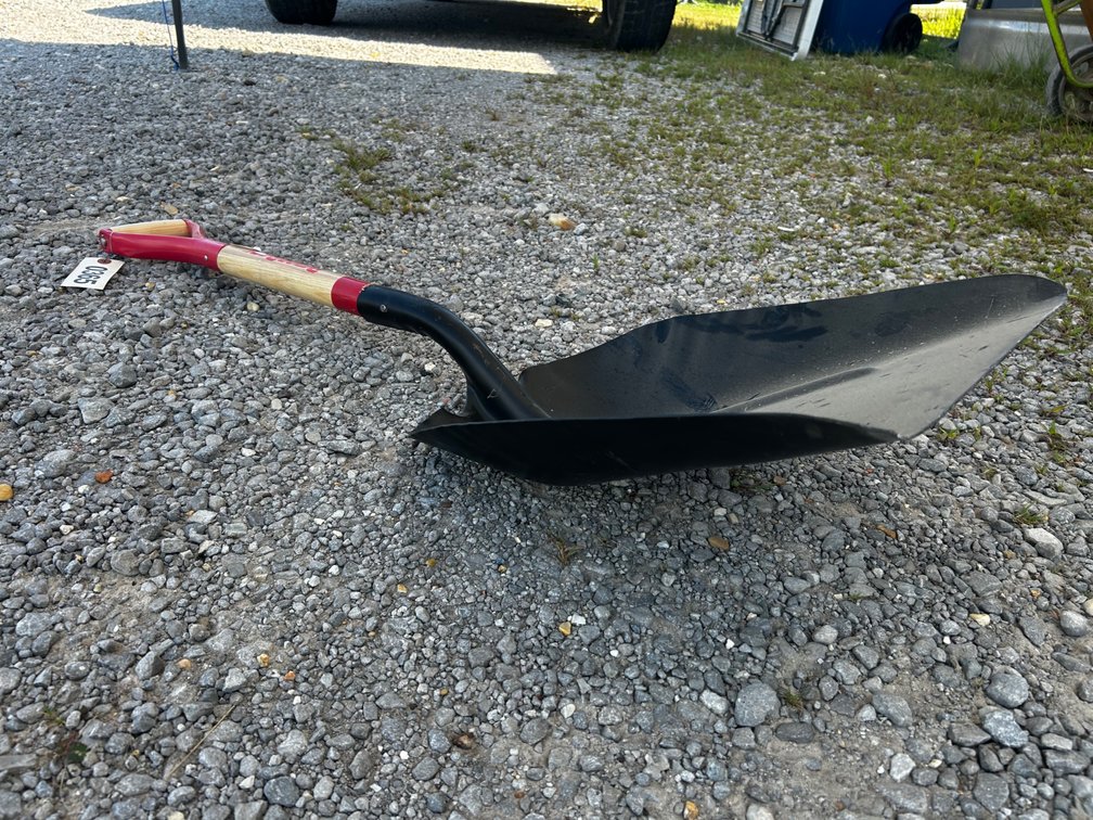Steel scoop shovel