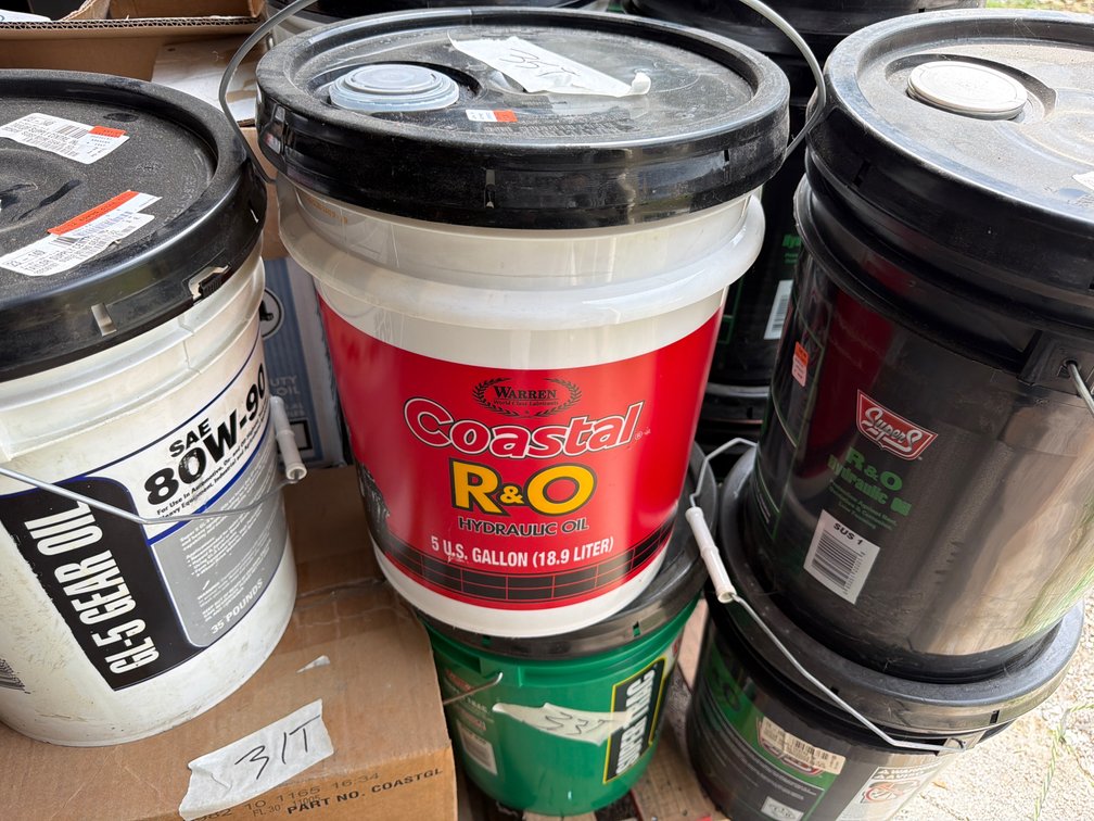Hydraulic oil