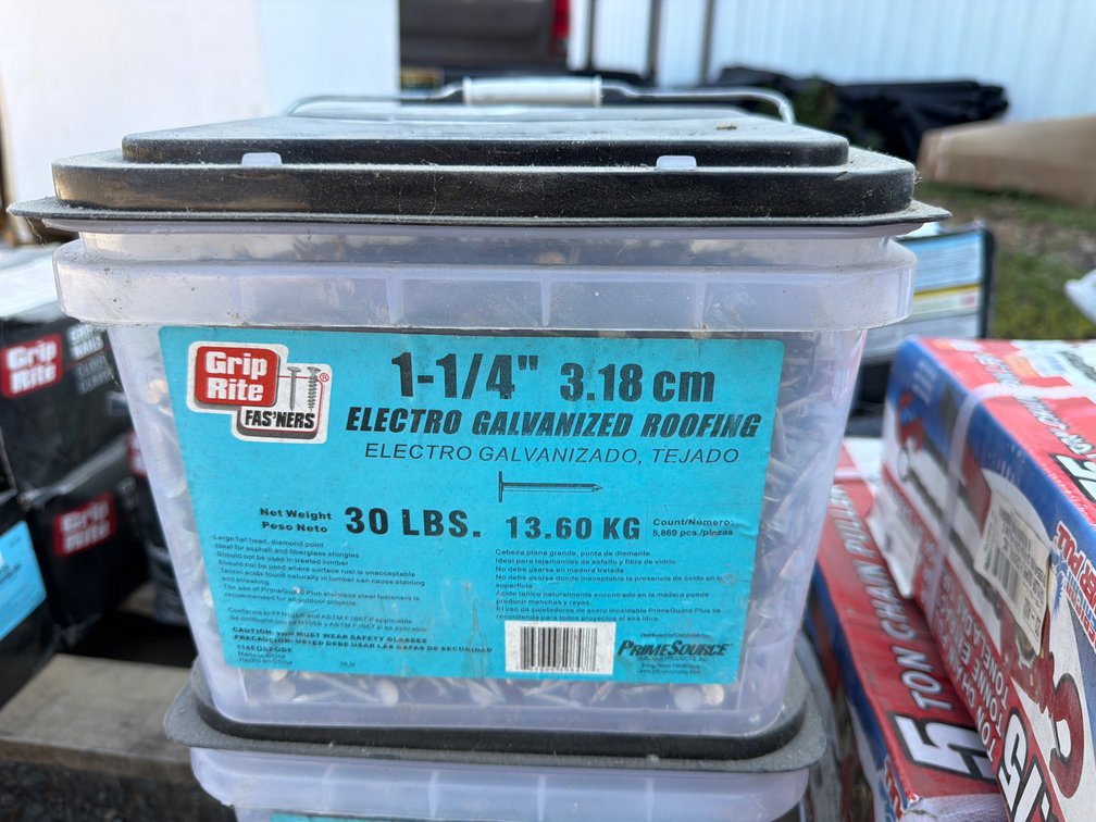 1-1/4 Galvanized Roofing nails 30 lbs