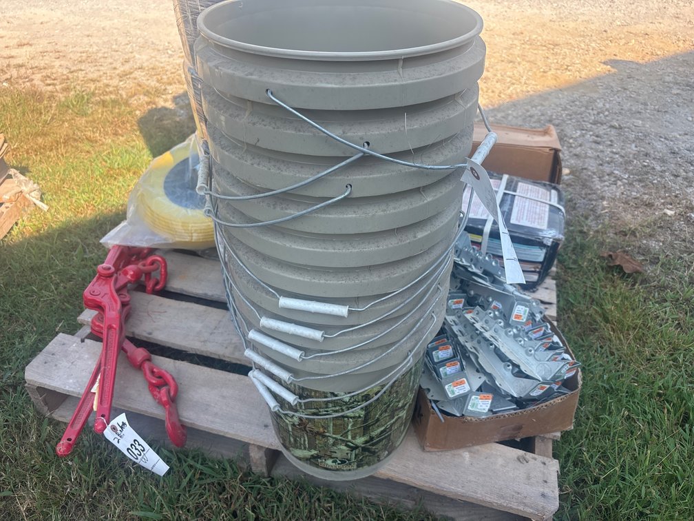 (9) Mossy Oak 5 Gallon Buckets