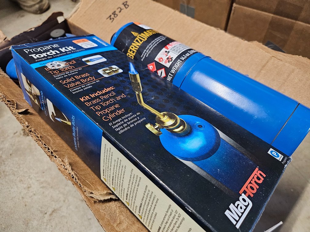 MagTorch brass torch kit & tank & 10 bernzomatic blue propane bottles