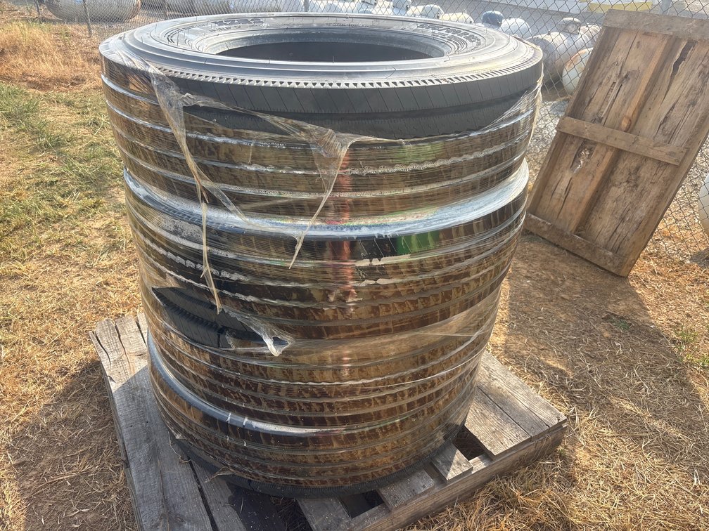 (4) Michelin 275/80 R22.5 tires