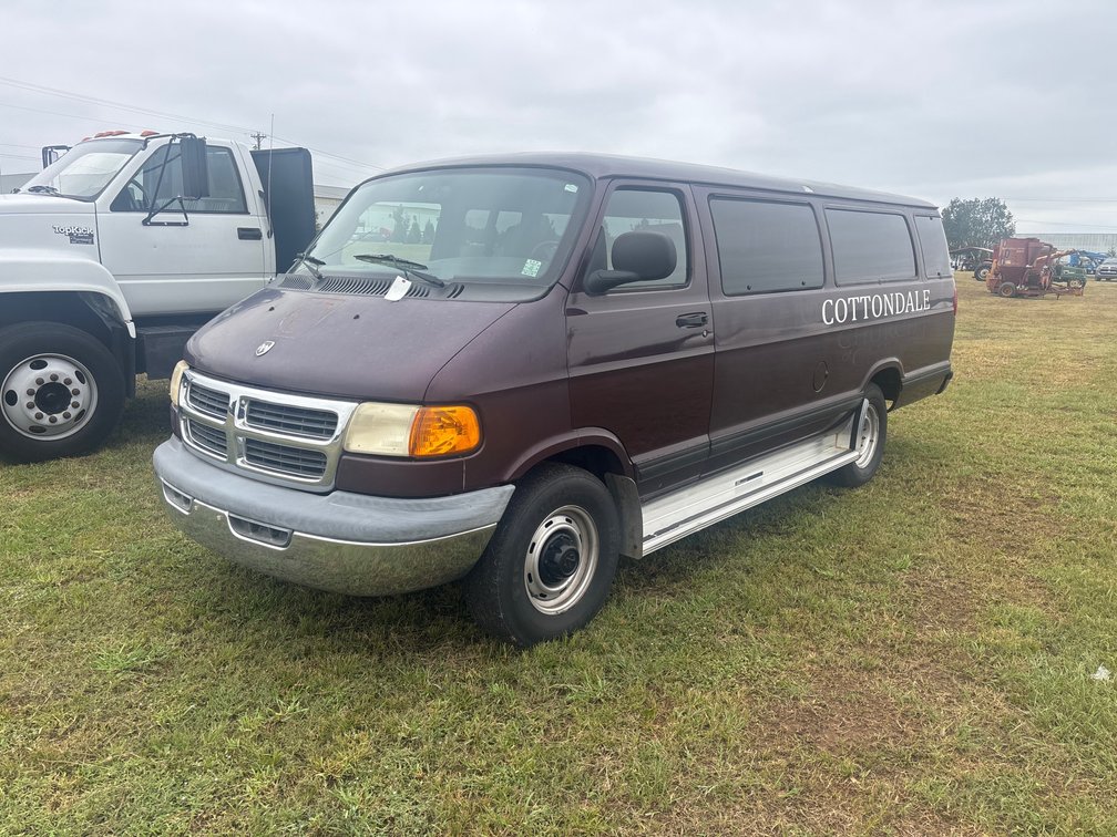 2001 Dodge Ram Van - Seats 11
