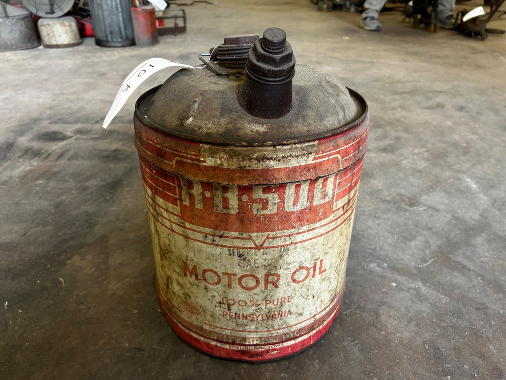 Vintage oil can