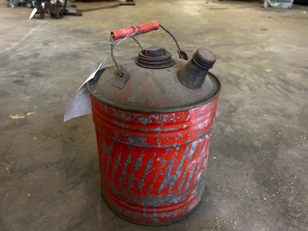 Vintage metal 2 gallon oil can
