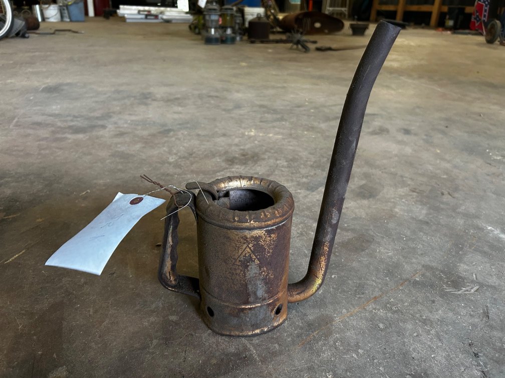 Vintage metal 1 quart swingspout oil can