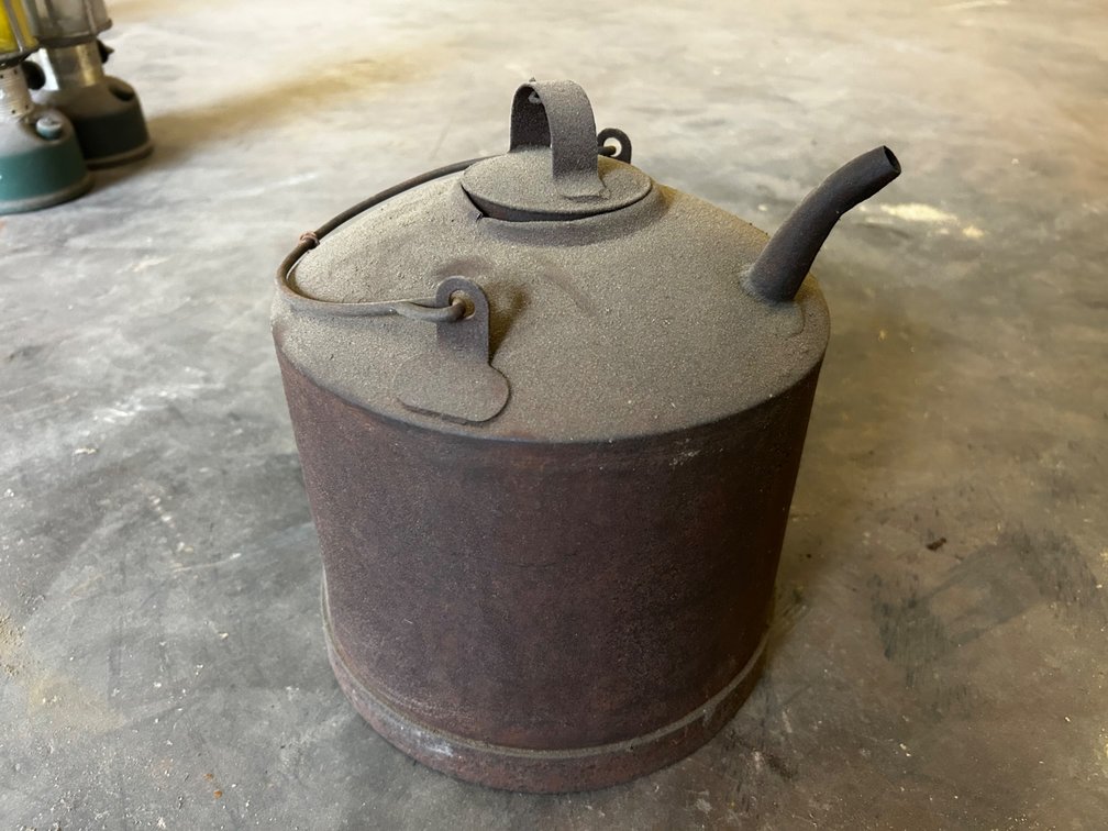 Vintage oil can