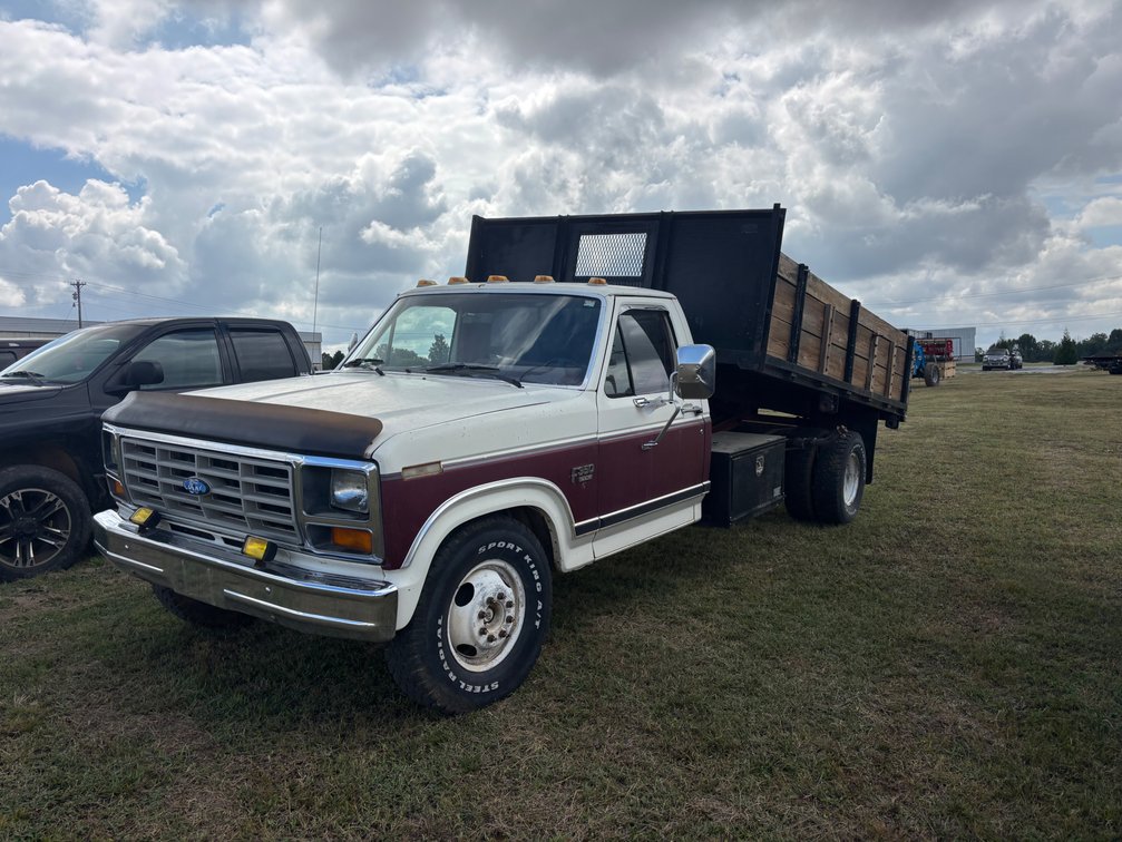 1982 Ford F350 XLT Dump Truck