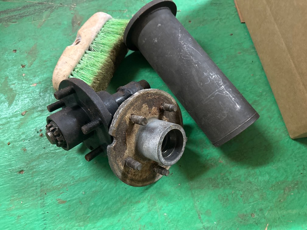Seal tool, trailer hub and brush