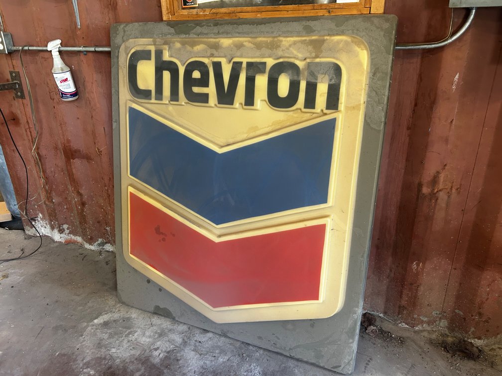 Large Chevron sign