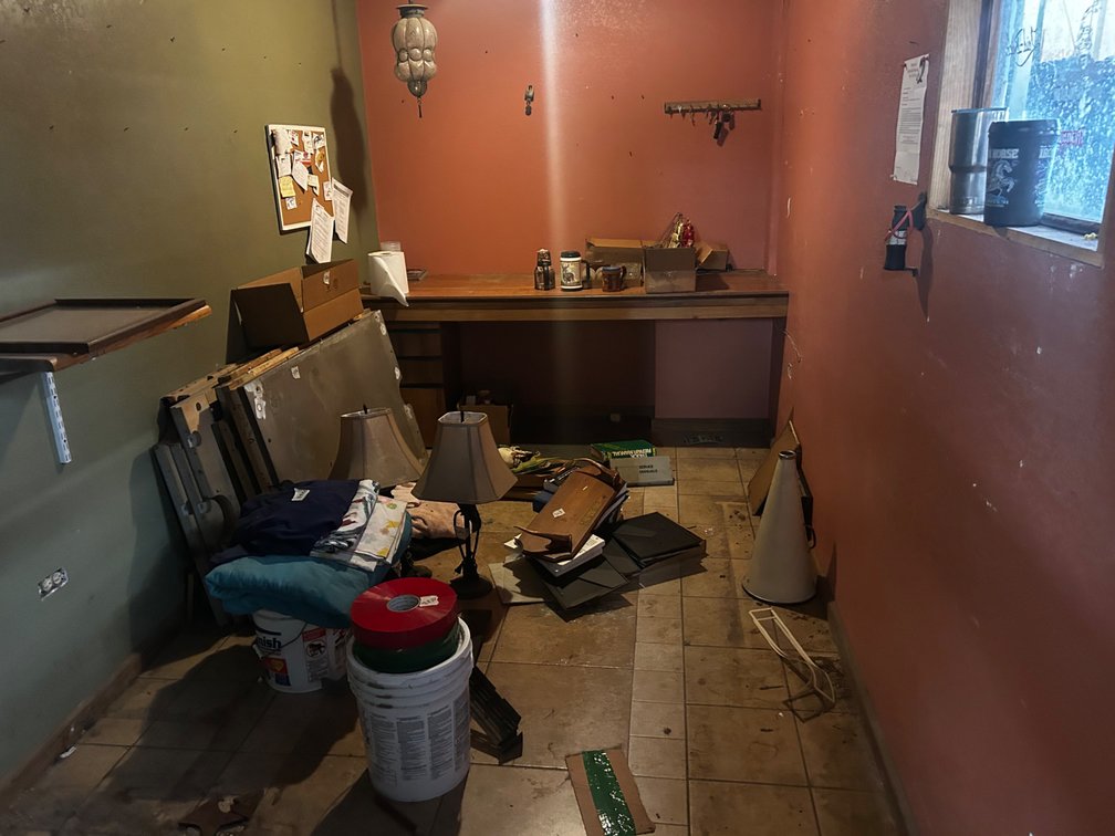 Contents of room