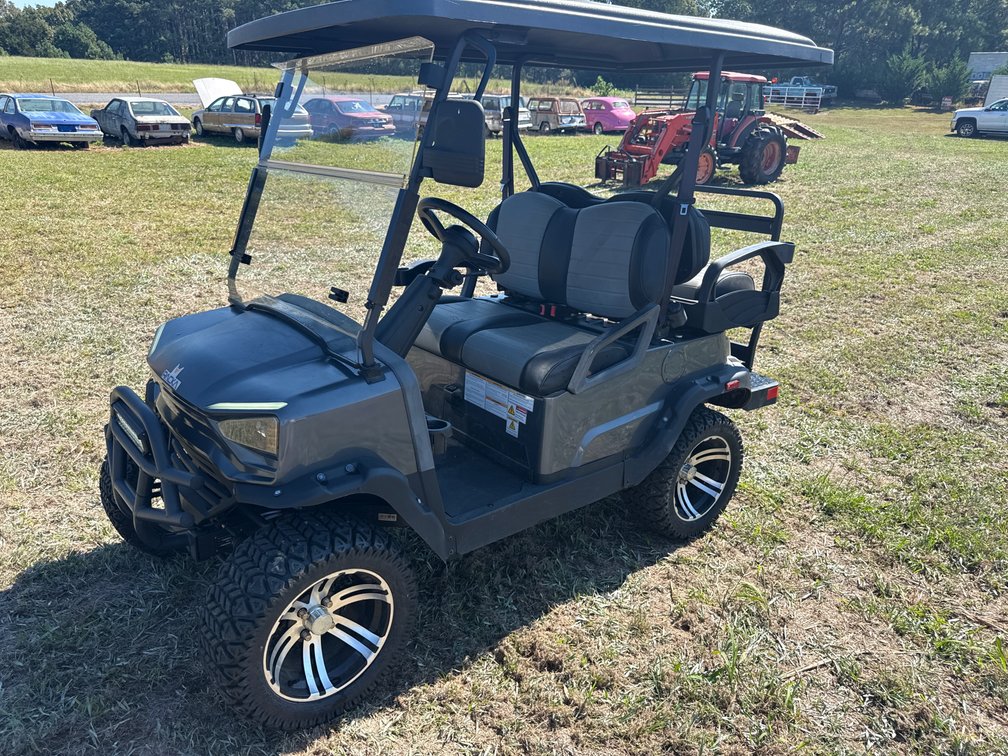 2023 Racka 4 Seater Golf Cart - Excellent Condition!