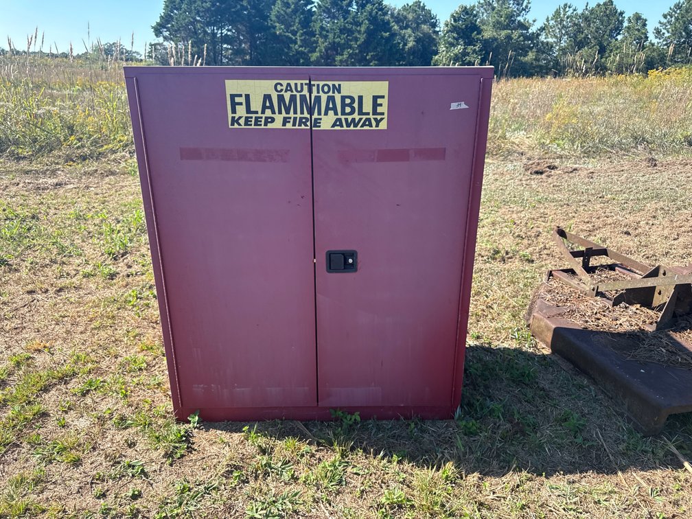 Flammables storage cabinet