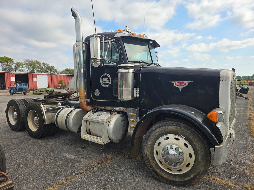 2001 Peterbilt 378 Truck