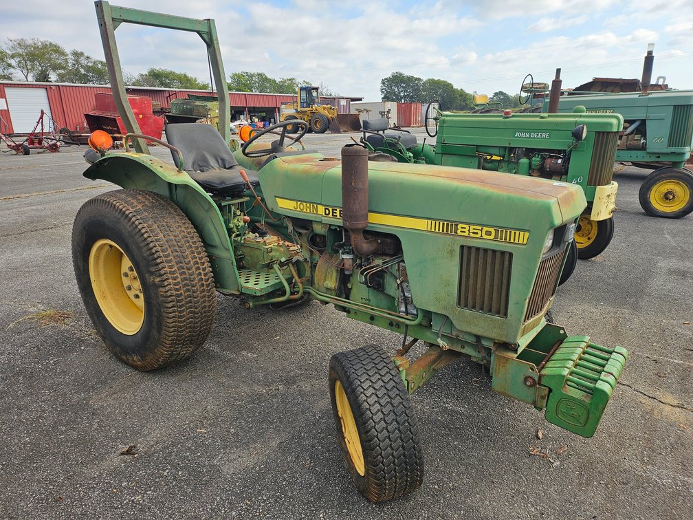 850 John Deere 4wd tractor