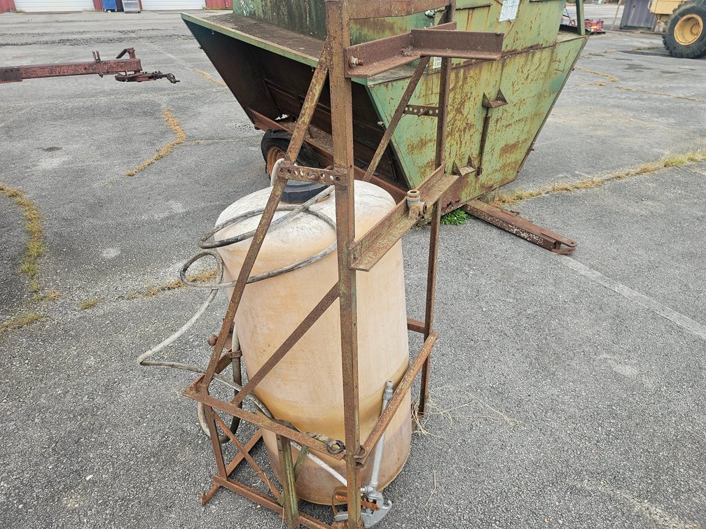 Sprayer tank